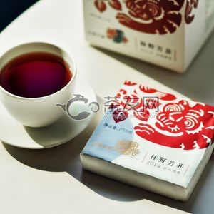 2019年山青花燃 林野芳菲 熟茶 250克 的图片